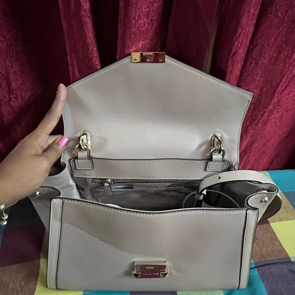 Micheal kors bag - Picture 5 of 9